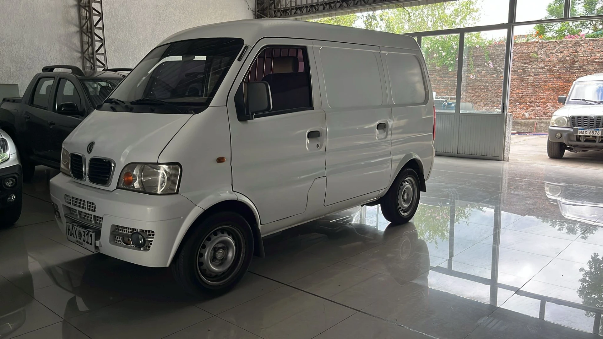 DFM EQ6360LF - Furgón